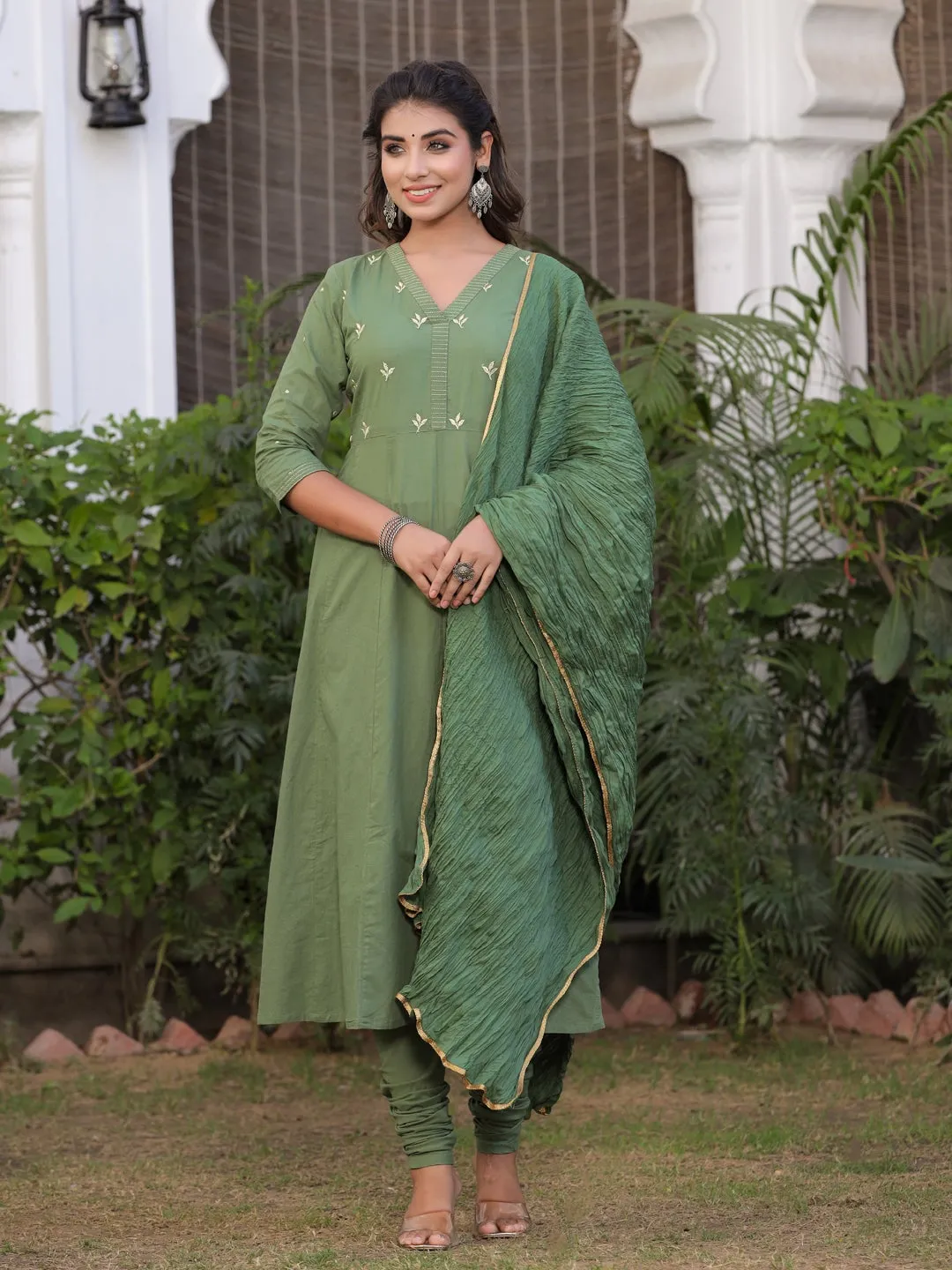 Green Embroidered Straight Viscose Musline Kurta With Pant & Net Dupatta