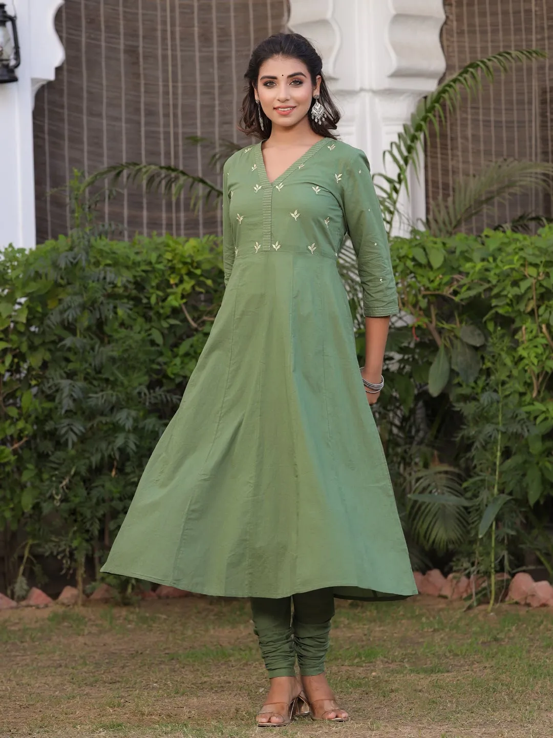 Green Embroidered Straight Viscose Musline Kurta With Pant & Net Dupatta