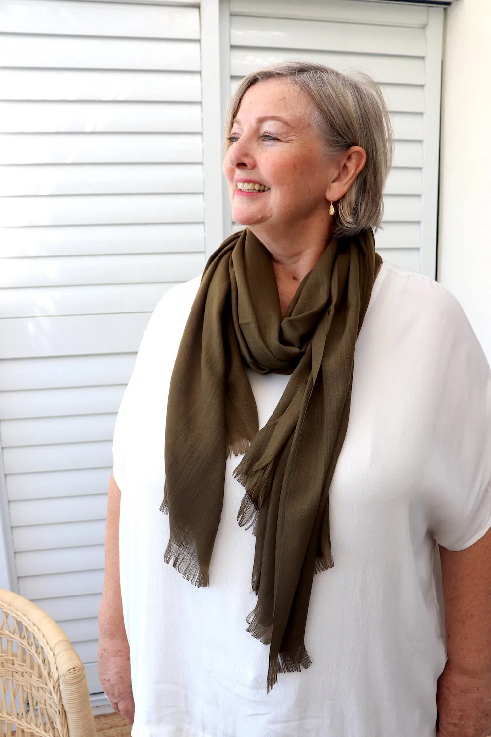 Lightweight scarf in Dark Olive