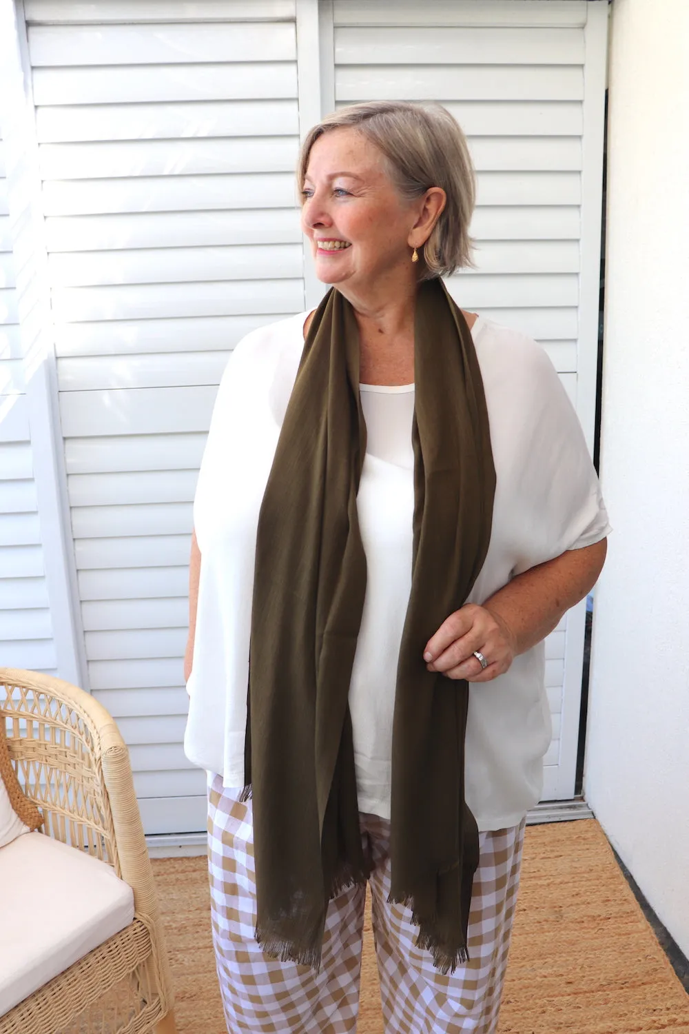 Lightweight scarf in Dark Olive