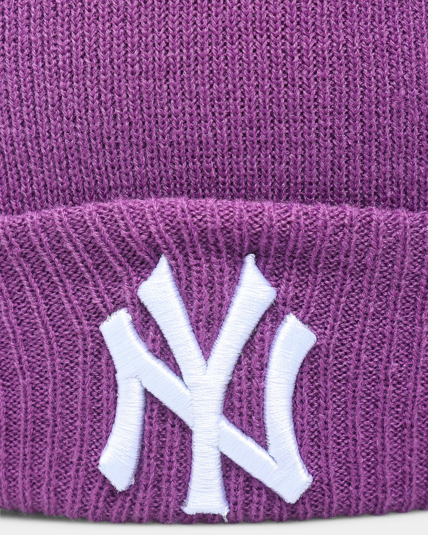 New Era New York Yankees Medium Knit Beanie Orchid/White